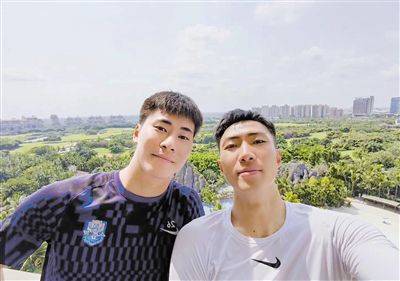 露尿口美女无遮拦